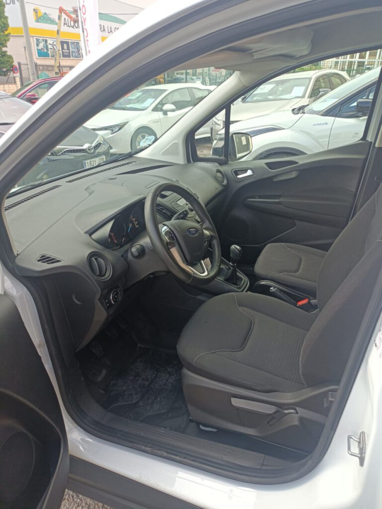 Ford Transit Courier - foto 3