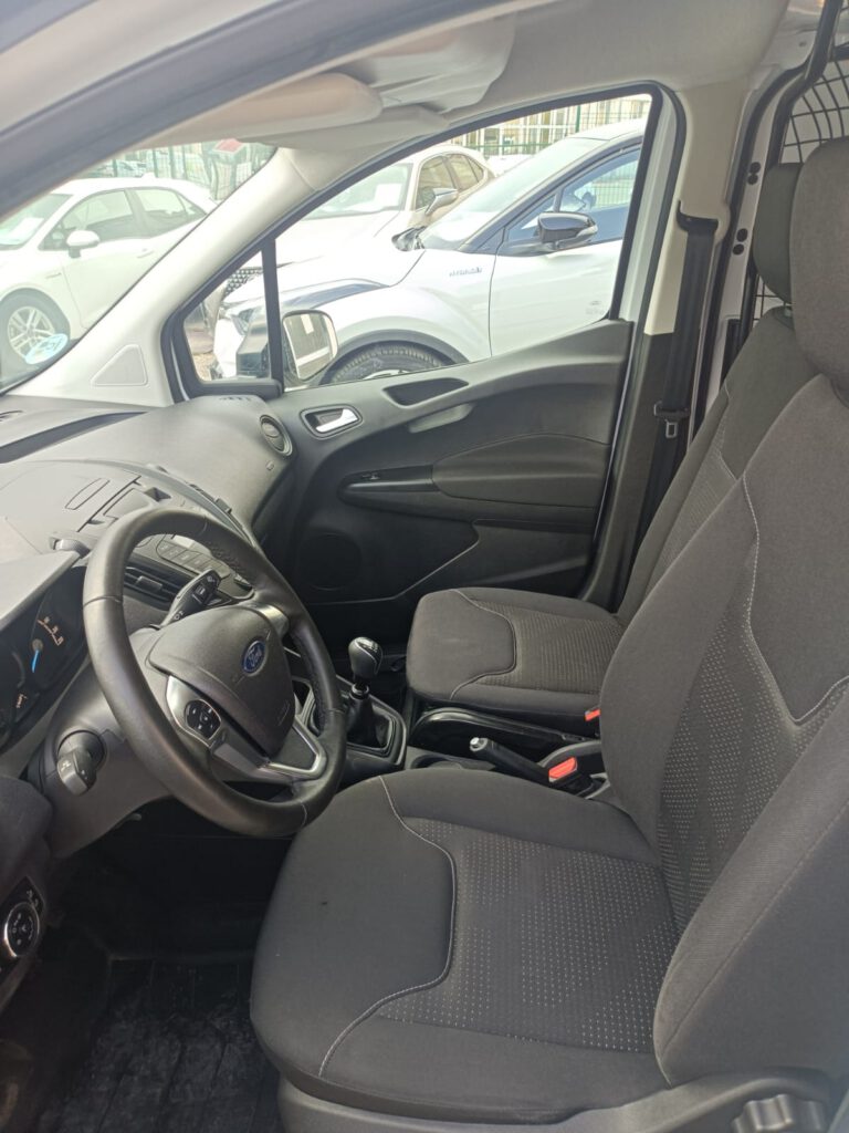 Ford Transit Courier - foto 4