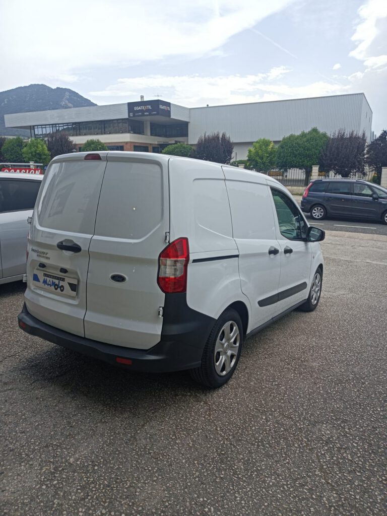 Ford Transit Courier - foto 7