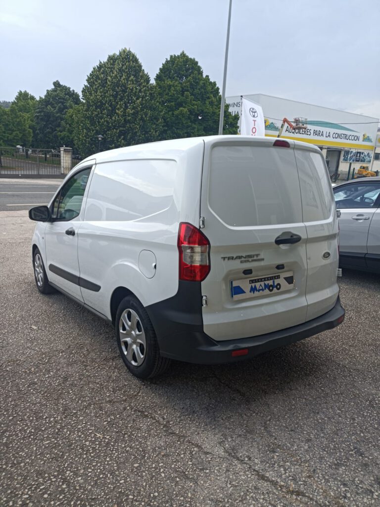 Ford Transit Courier - foto 11